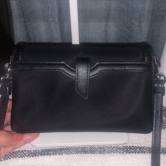 Michael Kors Jet Set Charm Phone Crossbody Bag - Picture 3 of 11